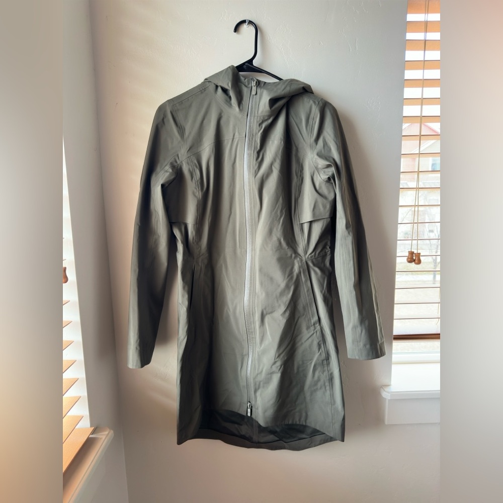 Lululemon Rain Jacket 4